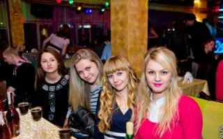 Субботняя развратная вечеринка в клубе «Уру-ру»: два стриптиза в одном эротическом шоу!