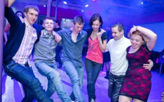 Субботняя развратная вечеринка в клубе «Уру-ру»: два стриптиза в одном эротическом шоу!