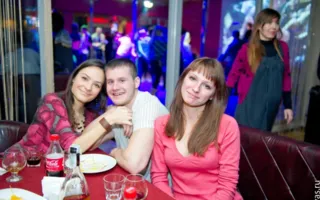Субботняя развратная вечеринка в клубе «Уру-ру»: два стриптиза в одном эротическом шоу!