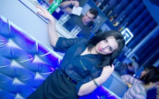 «Шоколадный заяц» Dakuba показал свою морковку посетительницам ночного клуба «Le Roi»