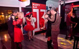 День влюбленных в «Party Bar 13» отметили эротическим шоу со стриптизом
