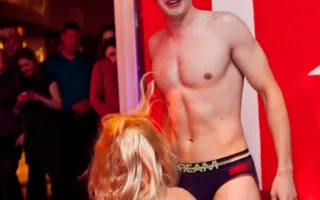 День влюбленных в «Party Bar 13» отметили эротическим шоу со стриптизом