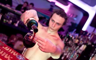 День влюбленных в «Party Bar 13» отметили эротическим шоу со стриптизом