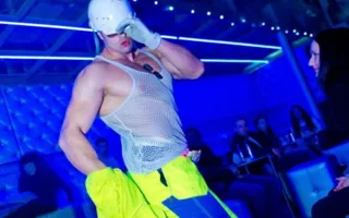 День влюбленных в ночном клубе «Le Roi» запомнится эротическим шоу с откровенным мужским и женским стриптизом