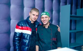 Вечеринка в четверг в клубе «Le Roi» традиционно была приправлена шампанским безлимитом с мужским стриптизом