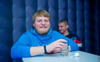 Вечеринка в четверг в клубе «Le Roi» традиционно была приправлена шампанским безлимитом с мужским стриптизом