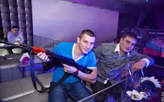 В ночном клубе «Le Roi» День защитника Отечества отметили вечеринкой «Military style party»