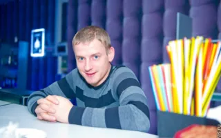 Мужским стриптизом в клубе «Le Roi» встретили 8 Марта