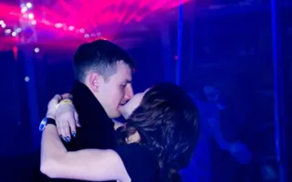 Мужским стриптизом в клубе «Le Roi» встретили 8 Марта