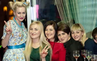 «Frau Comedy» в очередной раз порадовали актуальным юмором, яркими нарядами и отличным шоу