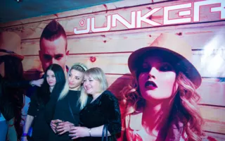 Женский стриптиз как феерическое завершение празднования 20-летия «Junkers» в ночном клубе «Цеппелин»