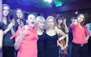 В клубе «УРУ-РУ» откровенным мужским стриптизом отметили девичник