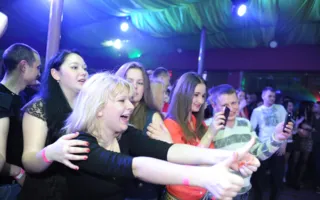 В клубе «УРУ-РУ» откровенным мужским стриптизом отметили девичник