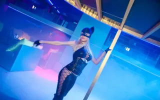На мальчишнике в ночном клубе «Butterfly» обольстительная Ника подарила мужчинам стриптиз