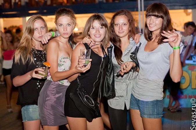 девушки гоу-гоу Севастополь, клубы Севастополя, ХОРОШО Севастополь, DJ Natasha Rostova Севастополь, Наташа Ростова Севастополь