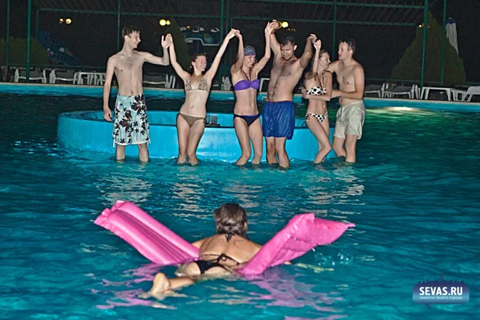 новости Севастополя, вечеринки Севастополь, сальса вечеринка Севастополь, Aqua Salsa Party, школа латиноамериканских танцев Ахтиар, танцы Севастополь, Зурбаган Севастополь, аквапарк Зурбаган Севастополь, сальса Севастополь, девушки в аквапарке, девушки Севастополя