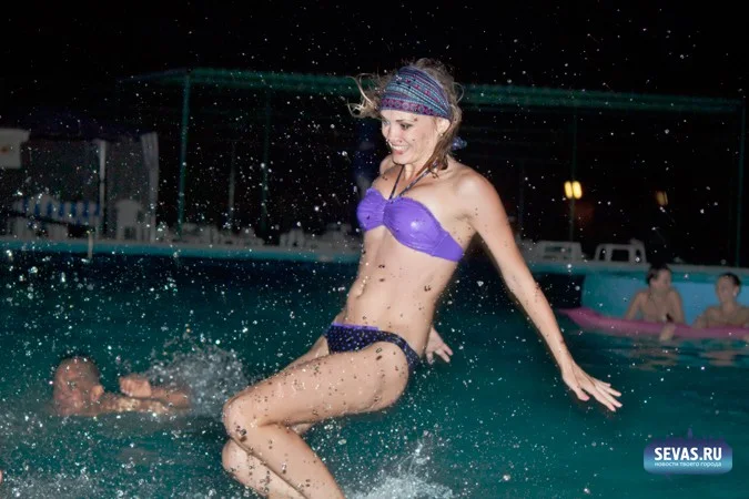 новости Севастополя, вечеринки Севастополь, сальса вечеринка Севастополь, Aqua Salsa Party, школа латиноамериканских танцев Ахтиар, танцы Севастополь, Зурбаган Севастополь, аквапарк Зурбаган Севастополь, сальса Севастополь, девушки в аквапарке, девушки Севастополя