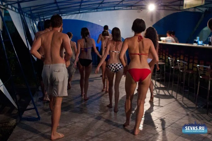 новости Севастополя, вечеринки Севастополь, сальса вечеринка Севастополь, Aqua Salsa Party, школа латиноамериканских танцев Ахтиар, танцы Севастополь, Зурбаган Севастополь, аквапарк Зурбаган Севастополь, сальса Севастополь, девушки в аквапарке, девушки Севастополя